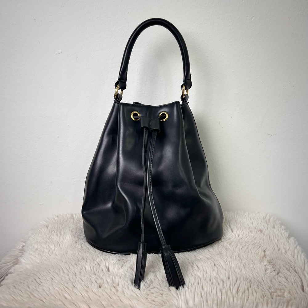 🖤Black faux leather bucket bag
